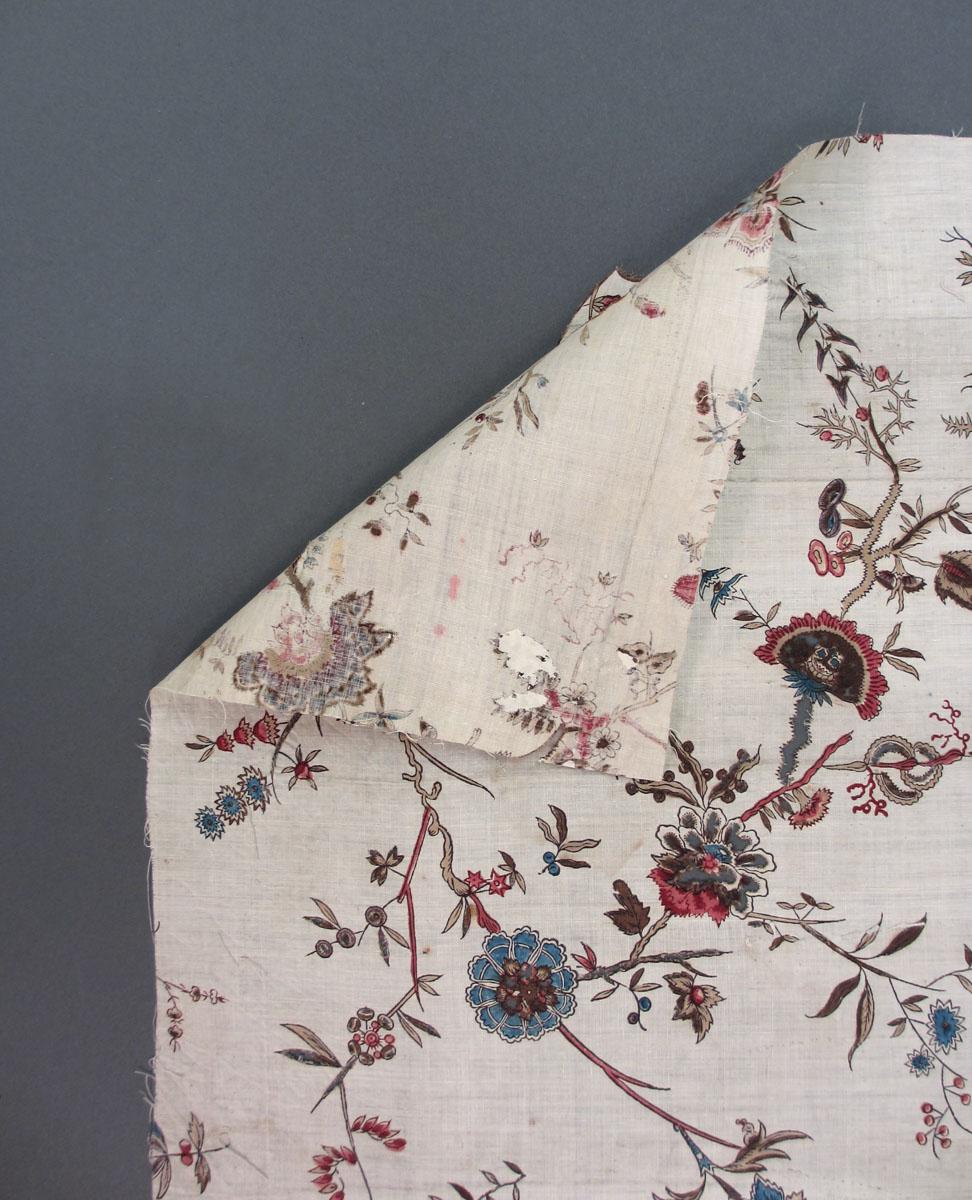 1956.0056.019 textile, printed, folded corner