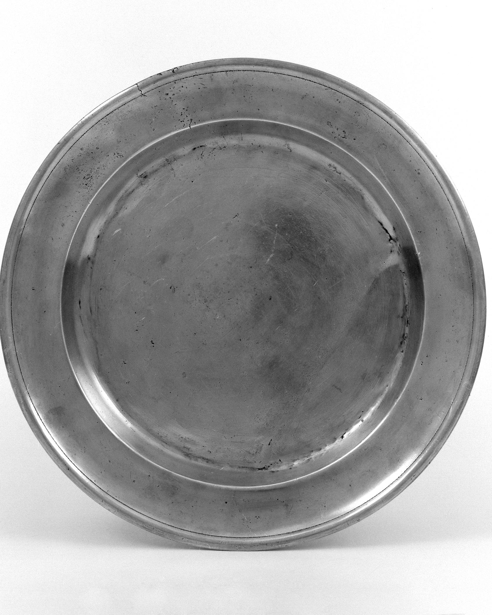 1956.0059.001 Pewter dish