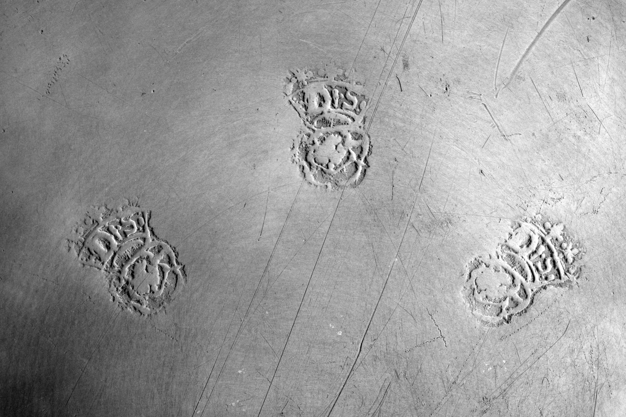 1956.0059.015 Pewter plate, marks
