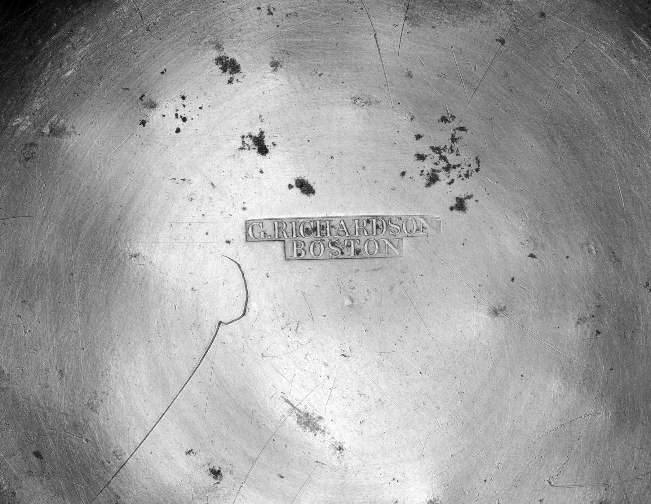 1956.0059.018 Pewter plate (mark)