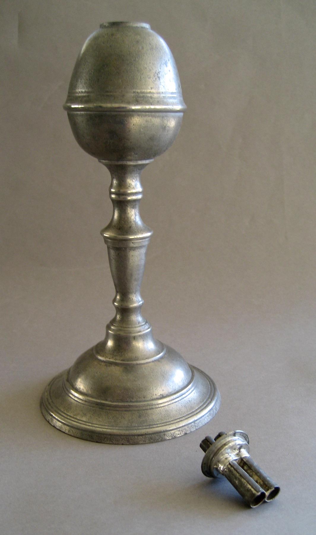1956.0075.002 Britannia lamp (burner off)