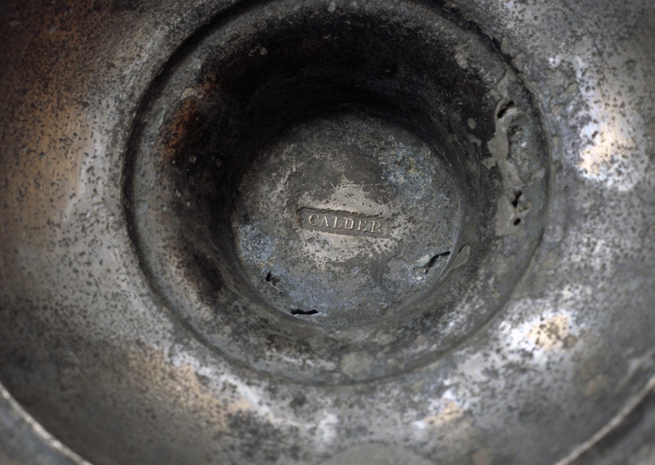 1956.0075.002 Pewter lamp (mark)