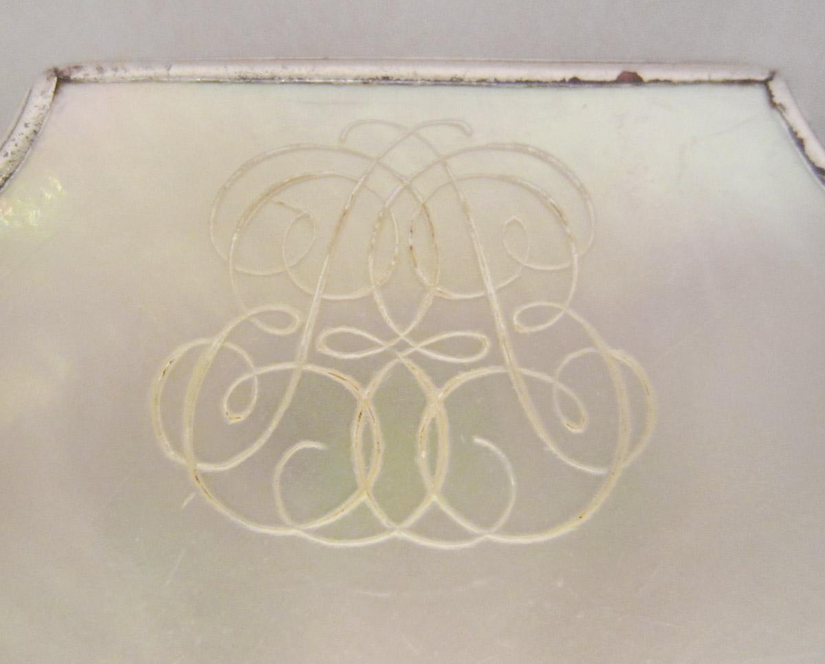1956.0088.003 Box, engraving