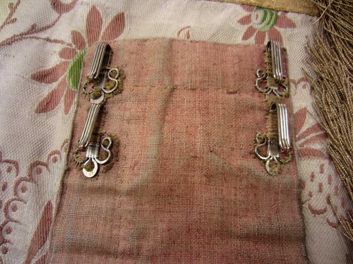 1956.0090.005 Cope, Hooks