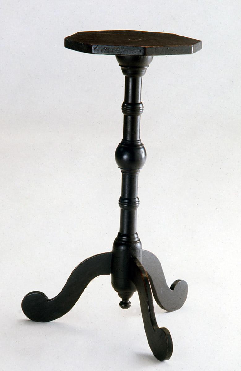 1956.0094.002 Candlestand