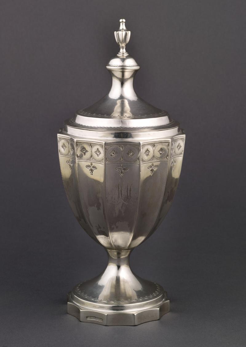 1956.0098.002 A, B Sugar bowl, view 3