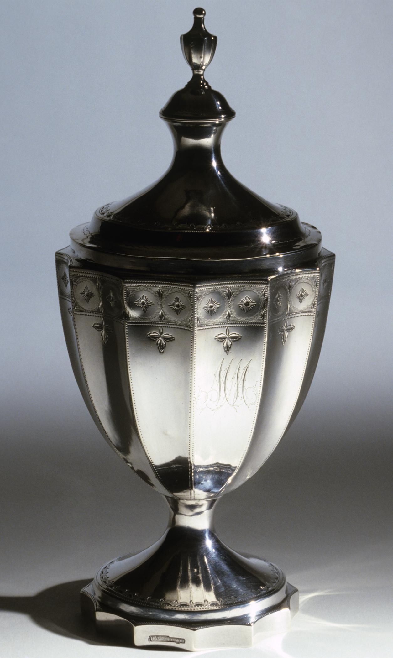 1956.0098.002 A, B Silver sugar bowl