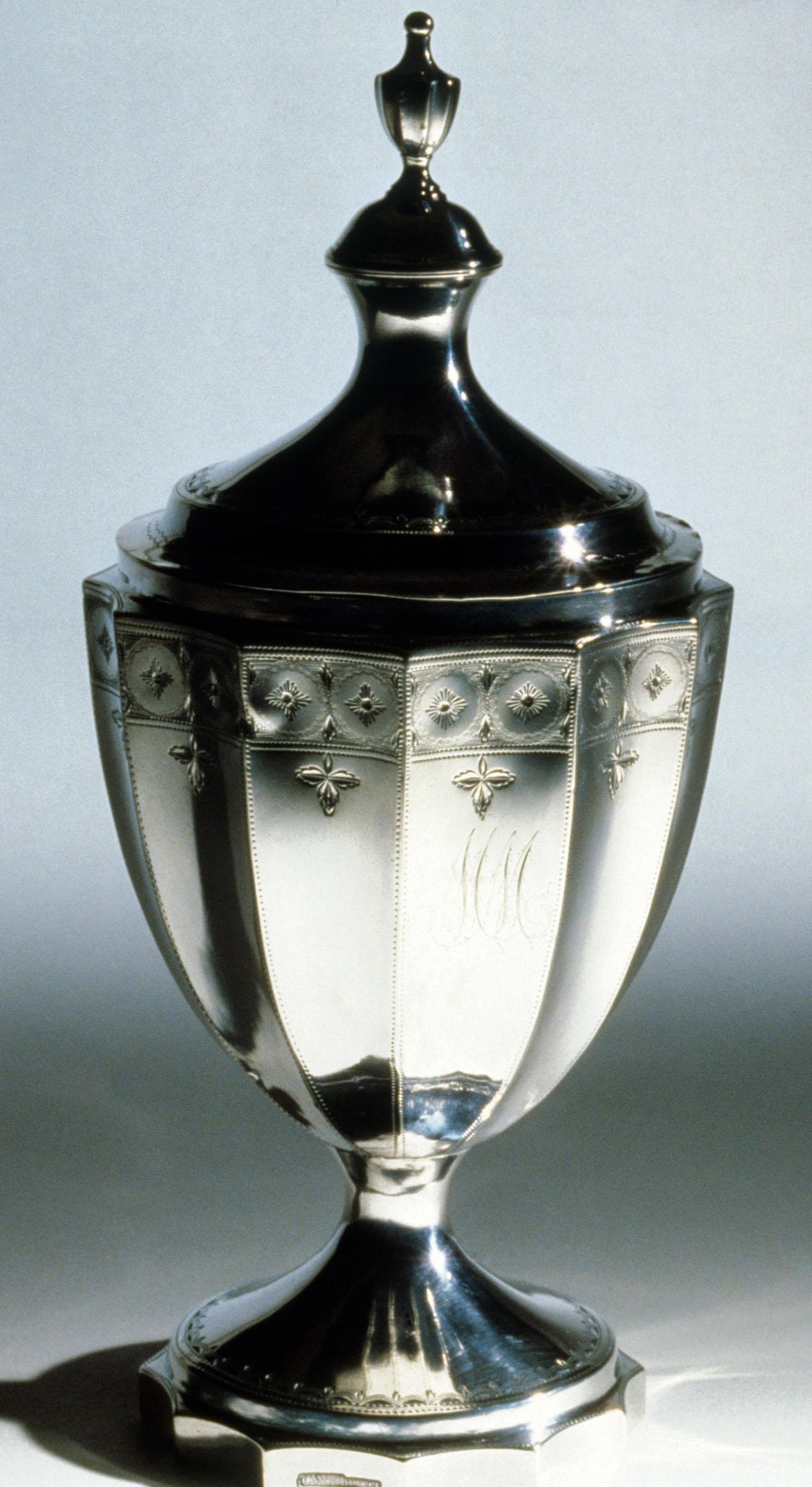 1956.0098.002 A, B Sugar Bowl, view 2