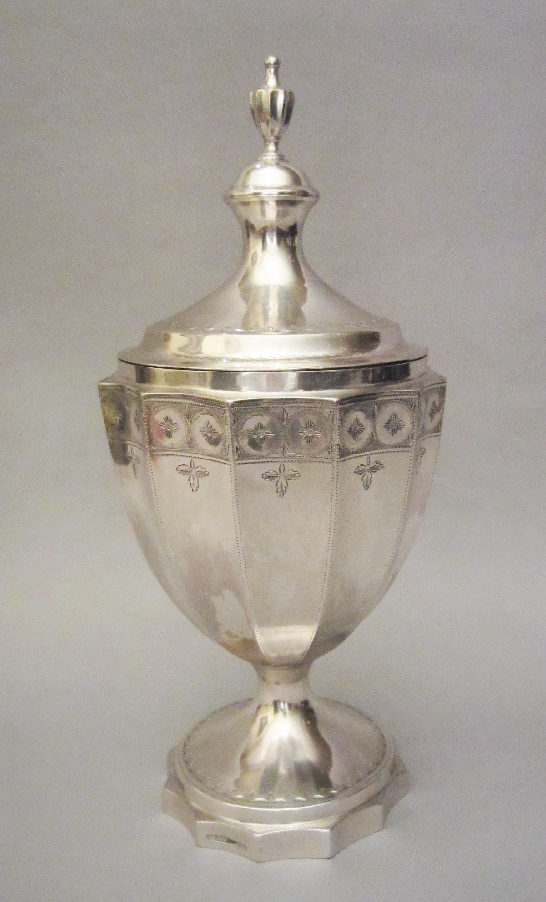 1956.0098.002  A, B Sugar bowl, side 2