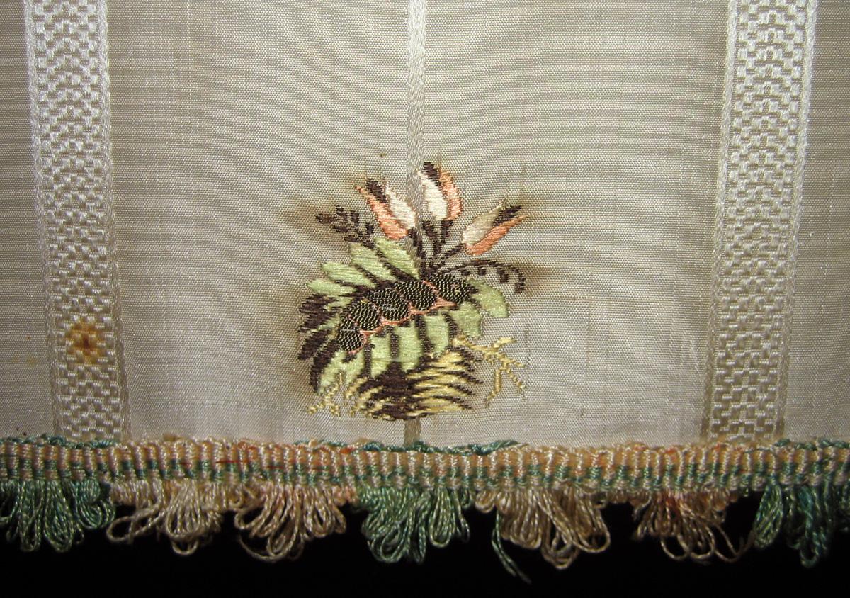 1956.0502 Work table fabric detail