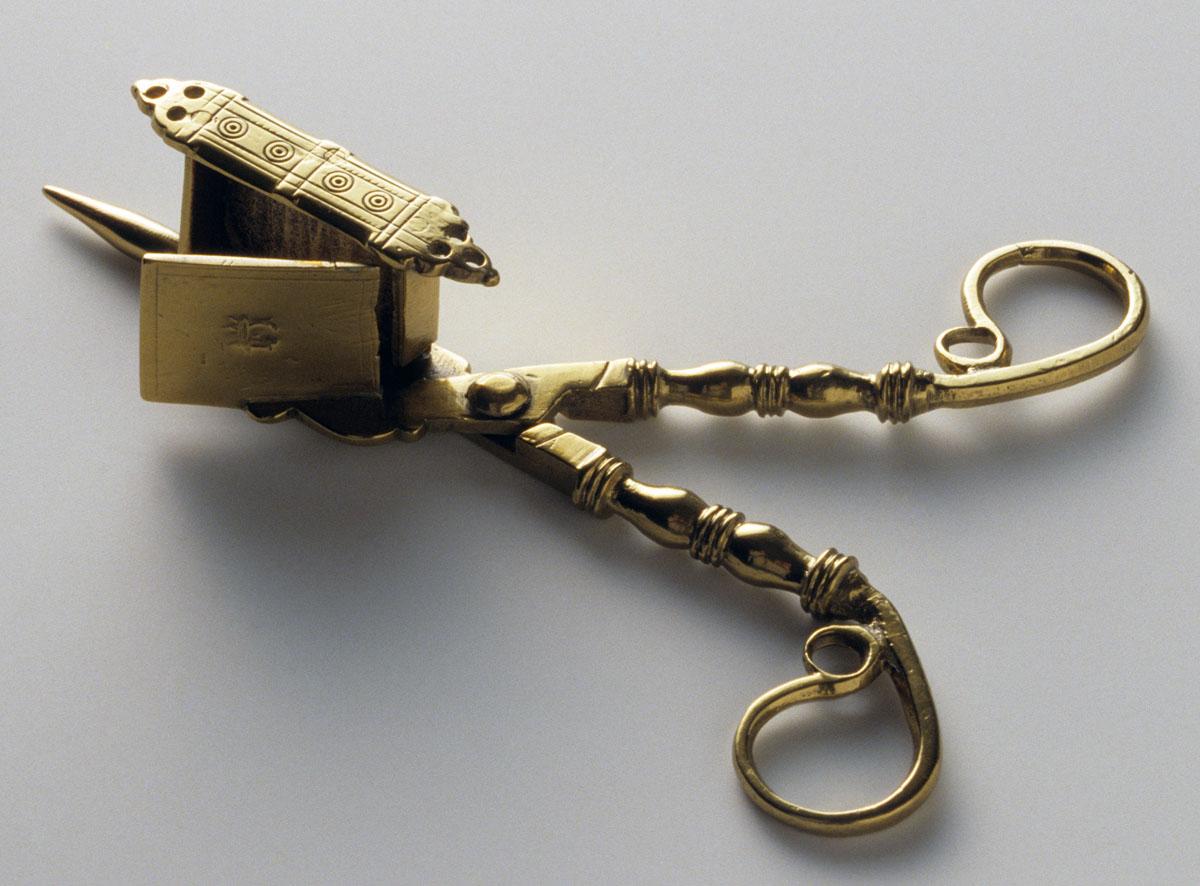 1956.0512 Snuffer