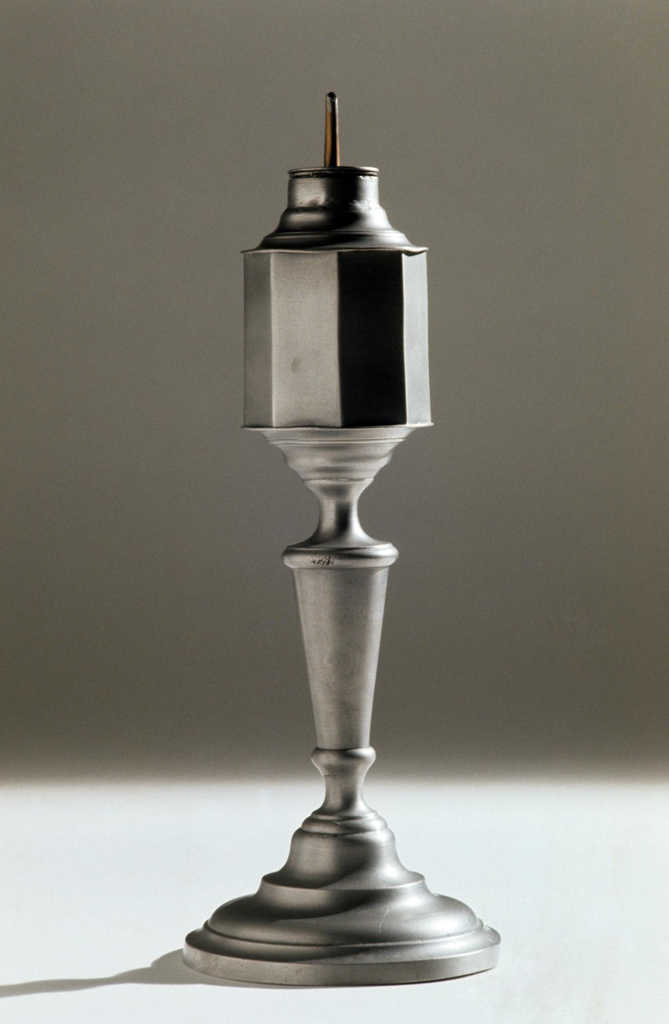 1956.0515 A, B Britannia lamp