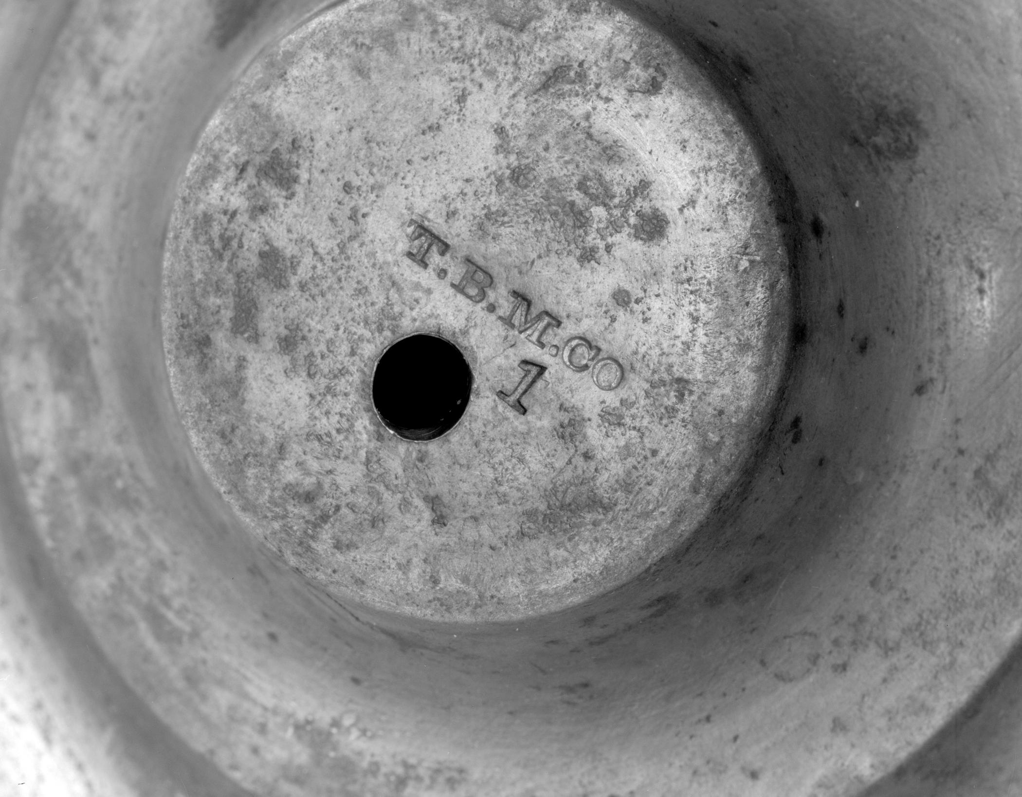 1956.0515 Britannia lamp (mark)