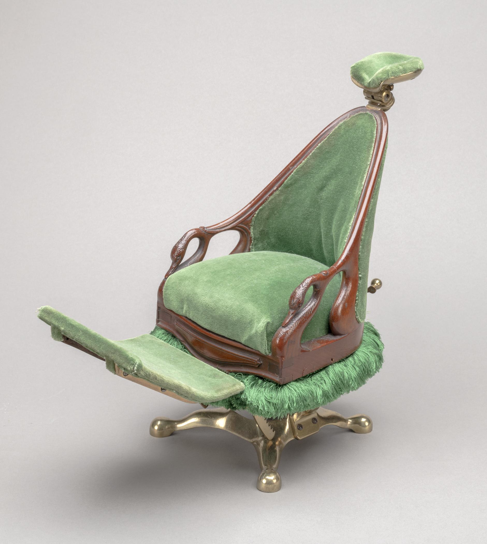 1956.0517 Chair, view 3