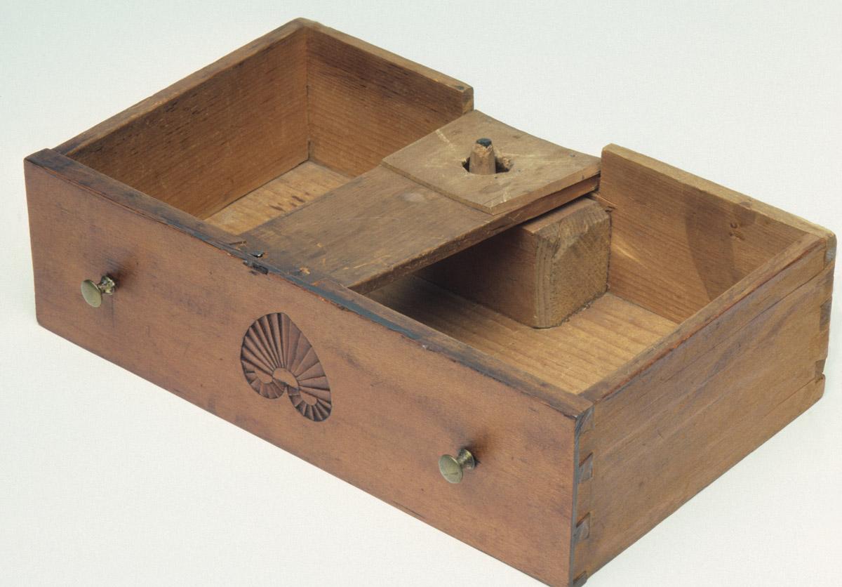 1956.0522 Desk, detail 1