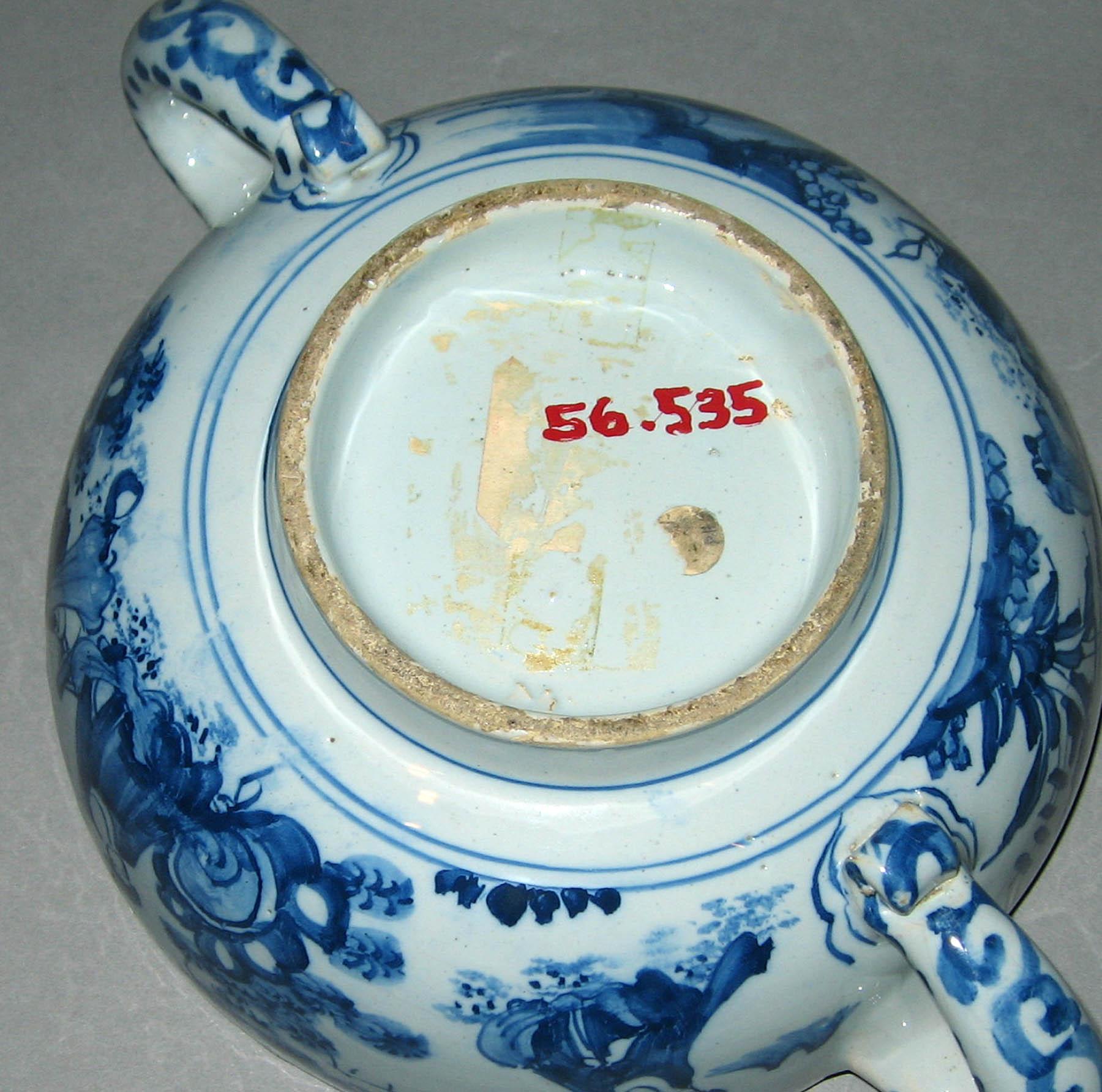1956.0535 Earthenware bowl (underside)