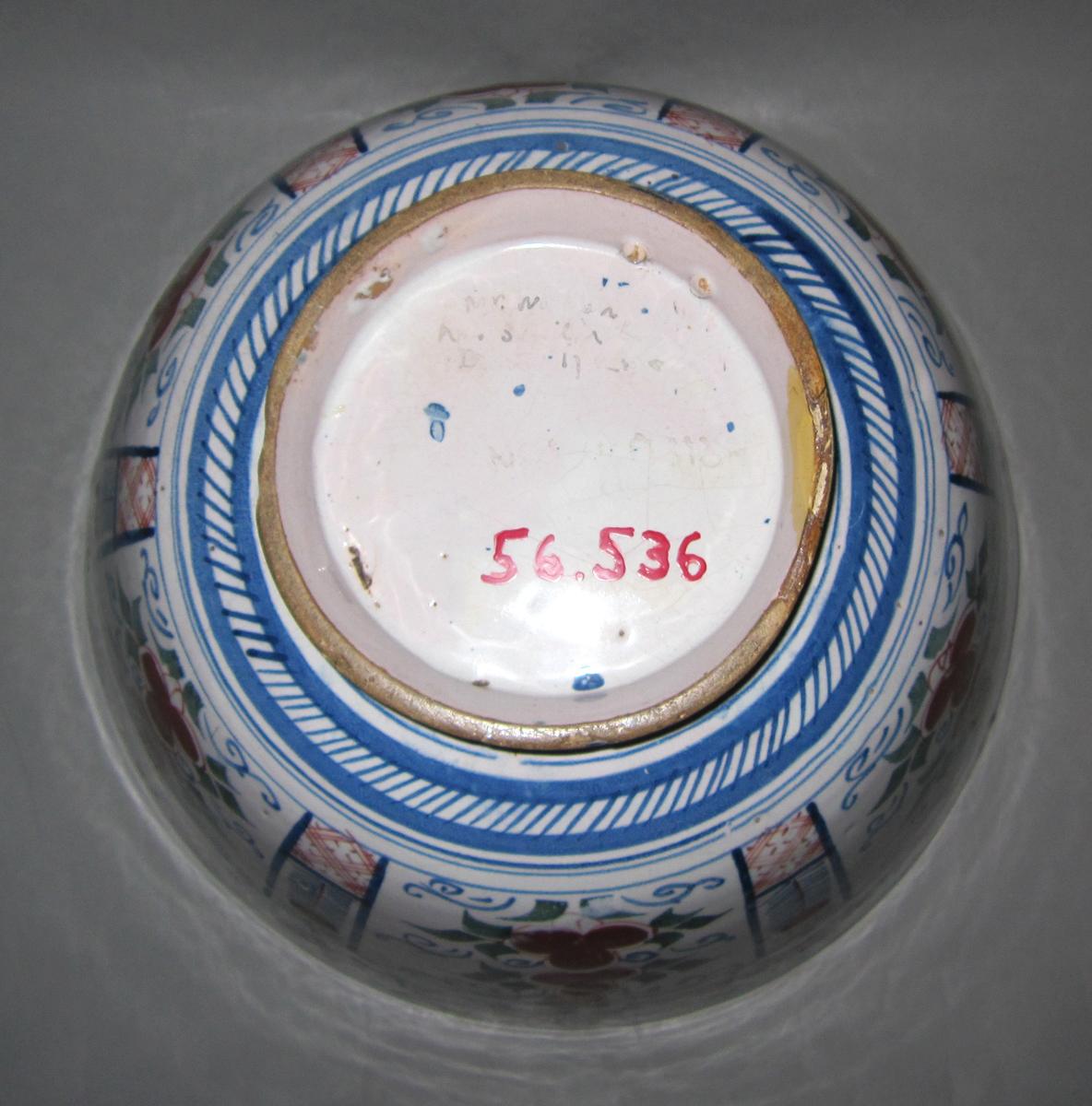 1956.0536 Delft bowl underside