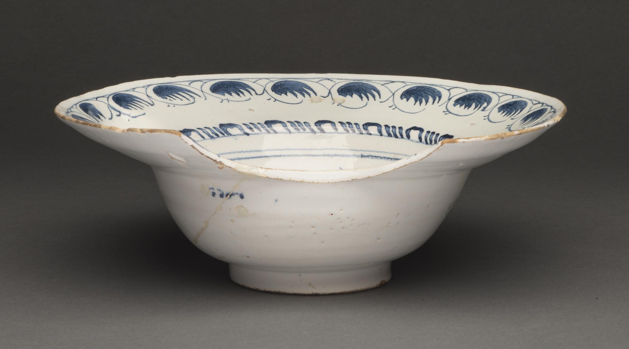 1956.0537 Apothecary bowl, view 4