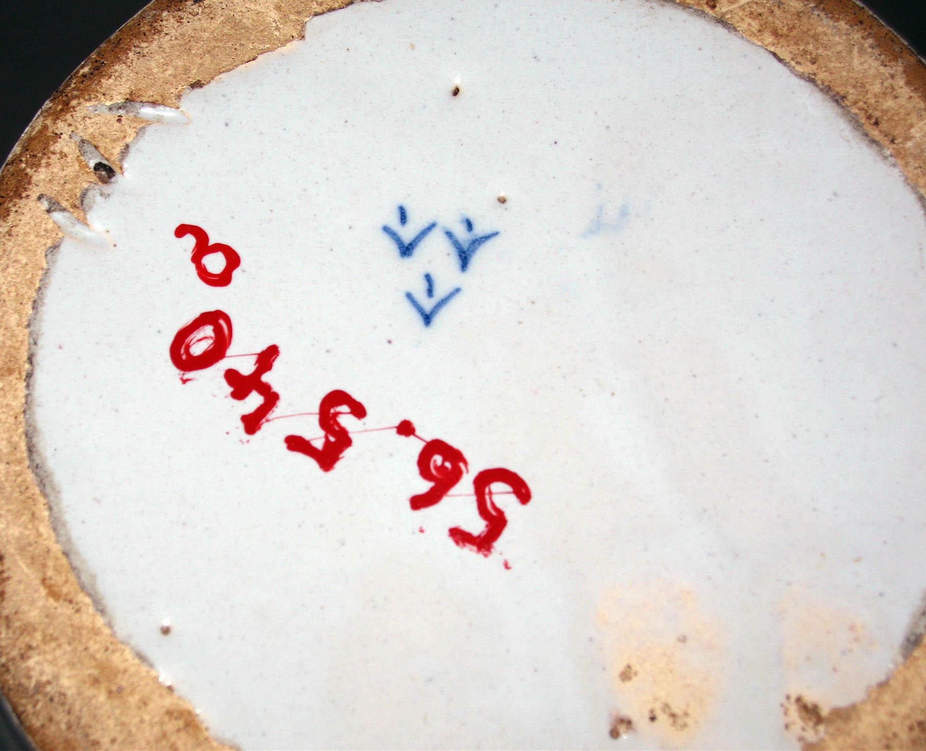 1956.0540 A Tobacco jar (mark)