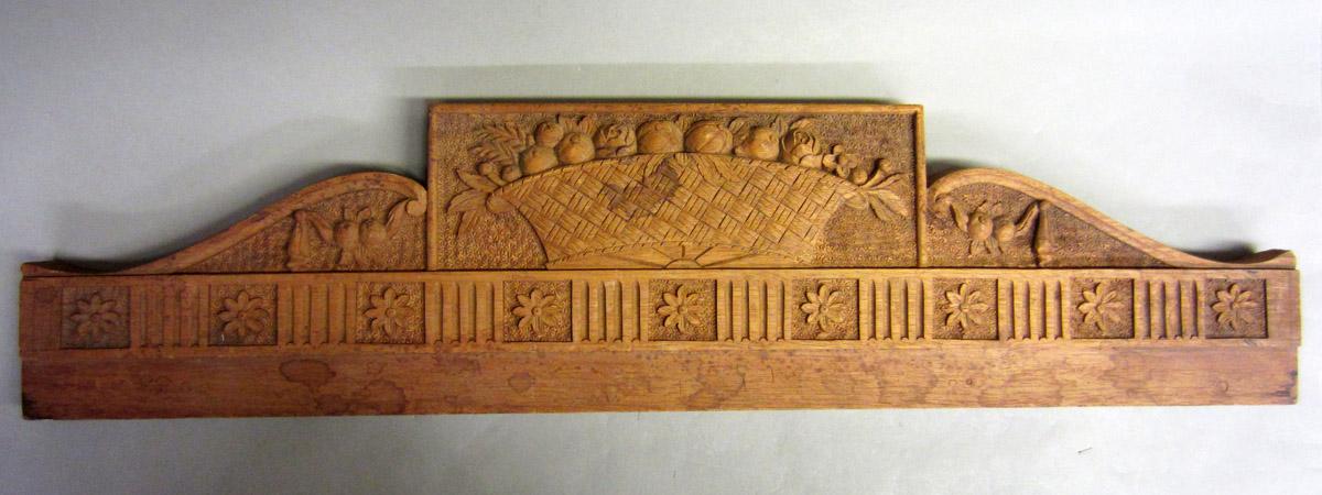 1966.0179.256 Chair crest, view 1