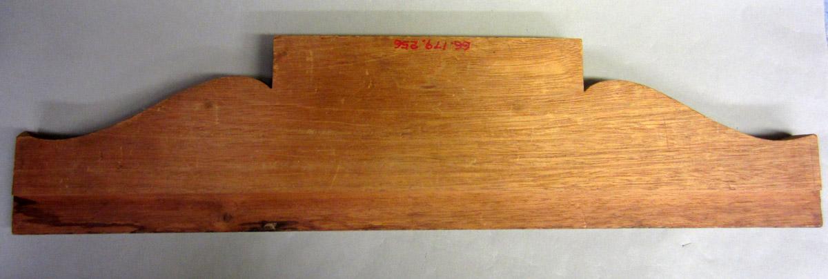 1966.0179.256 Chair crest, underside