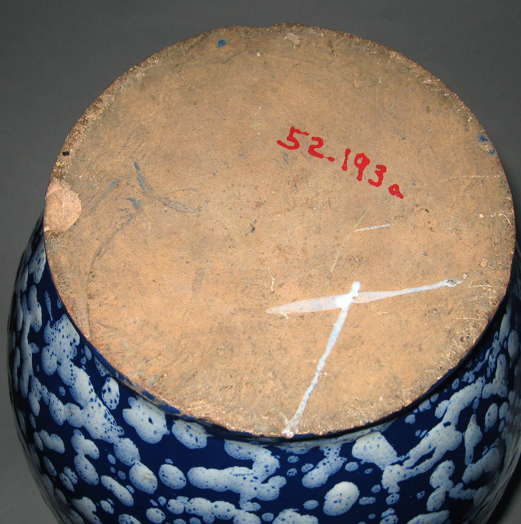 1952.0193 A Earthenware jar (underside)