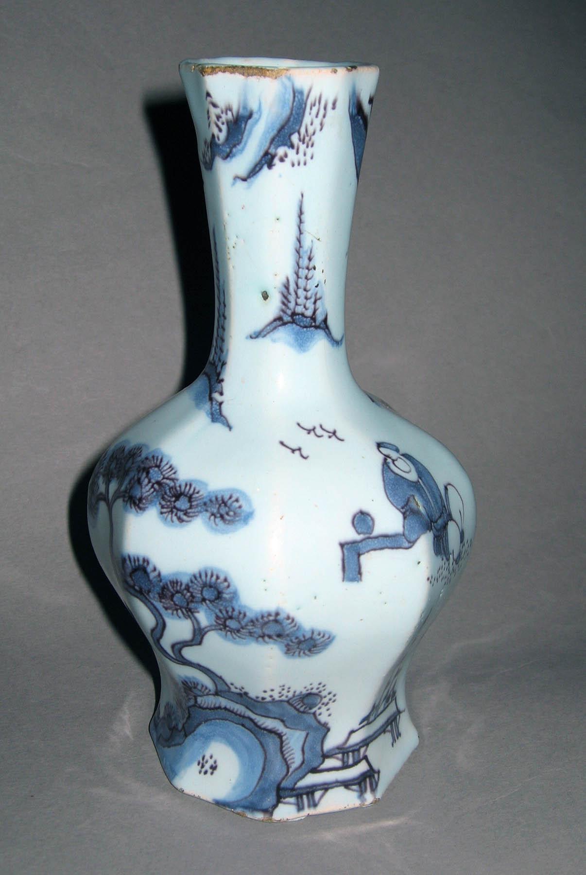 1952.0195 Delftware vase (side 2)