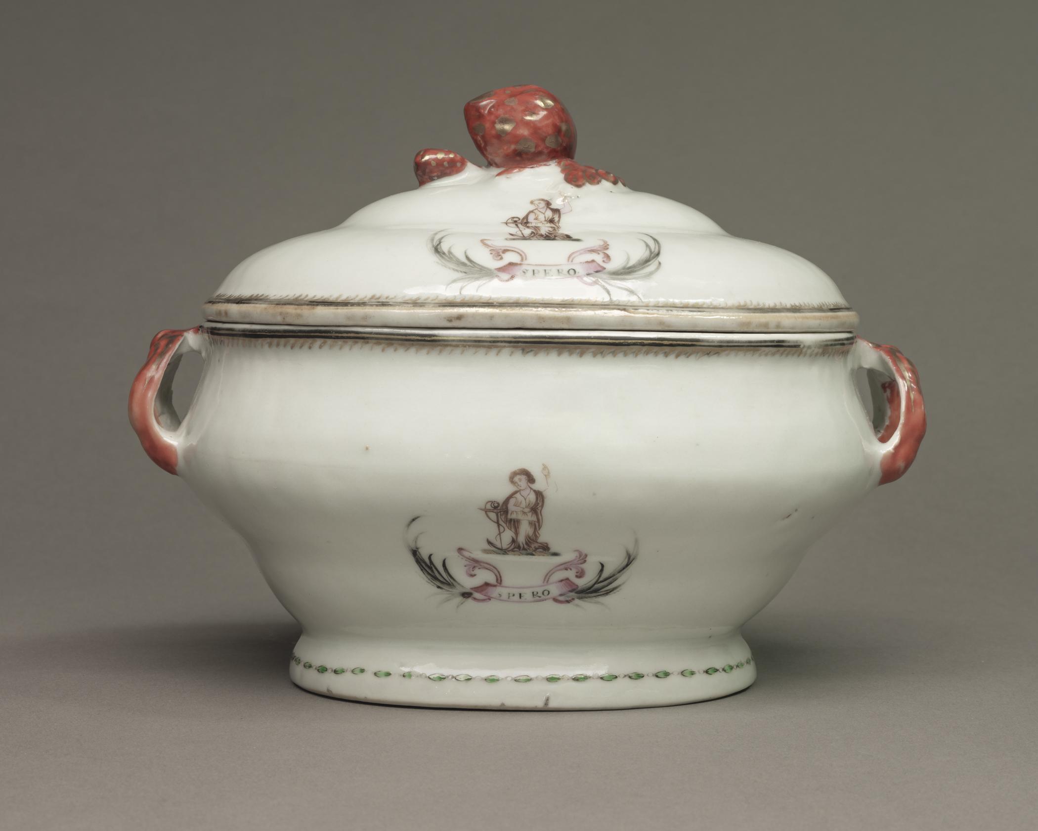 1956.0550.001 A Tureen, B Lid, view 1