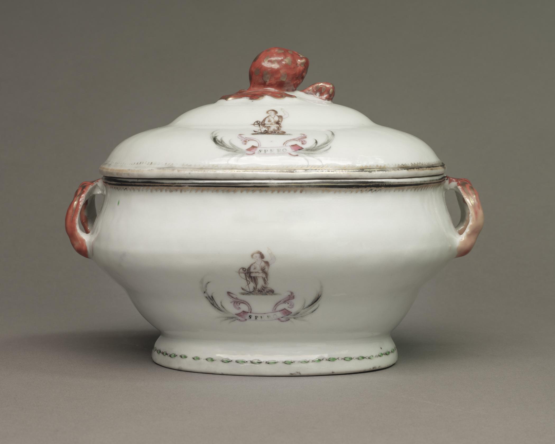 1956.0550.001 A Tureen, B Lid, view 2