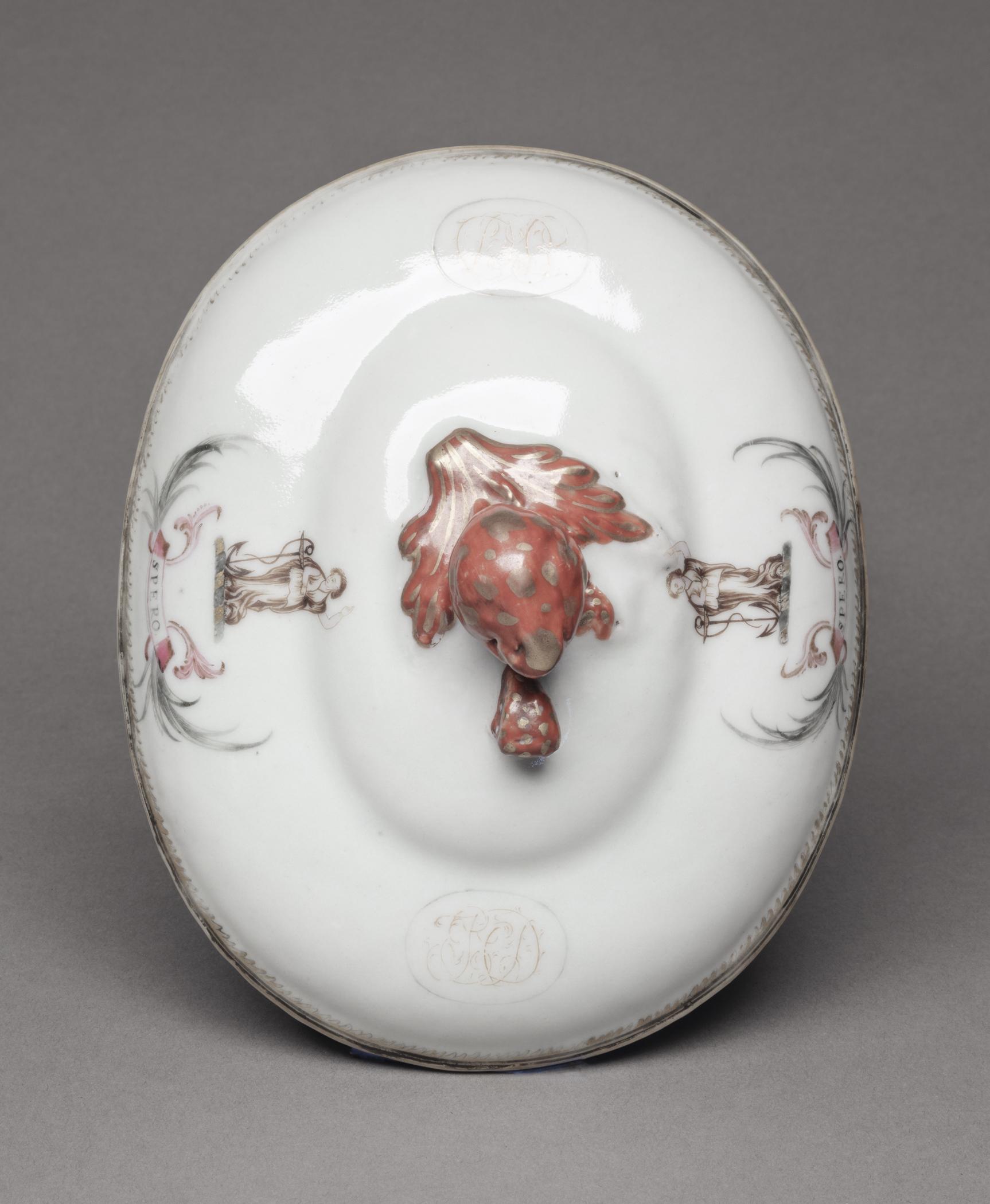 1956.0550.001 B Tureen lid, view 1