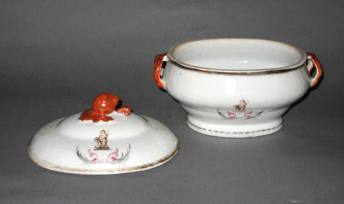 1956.0550.001 Tureen side view