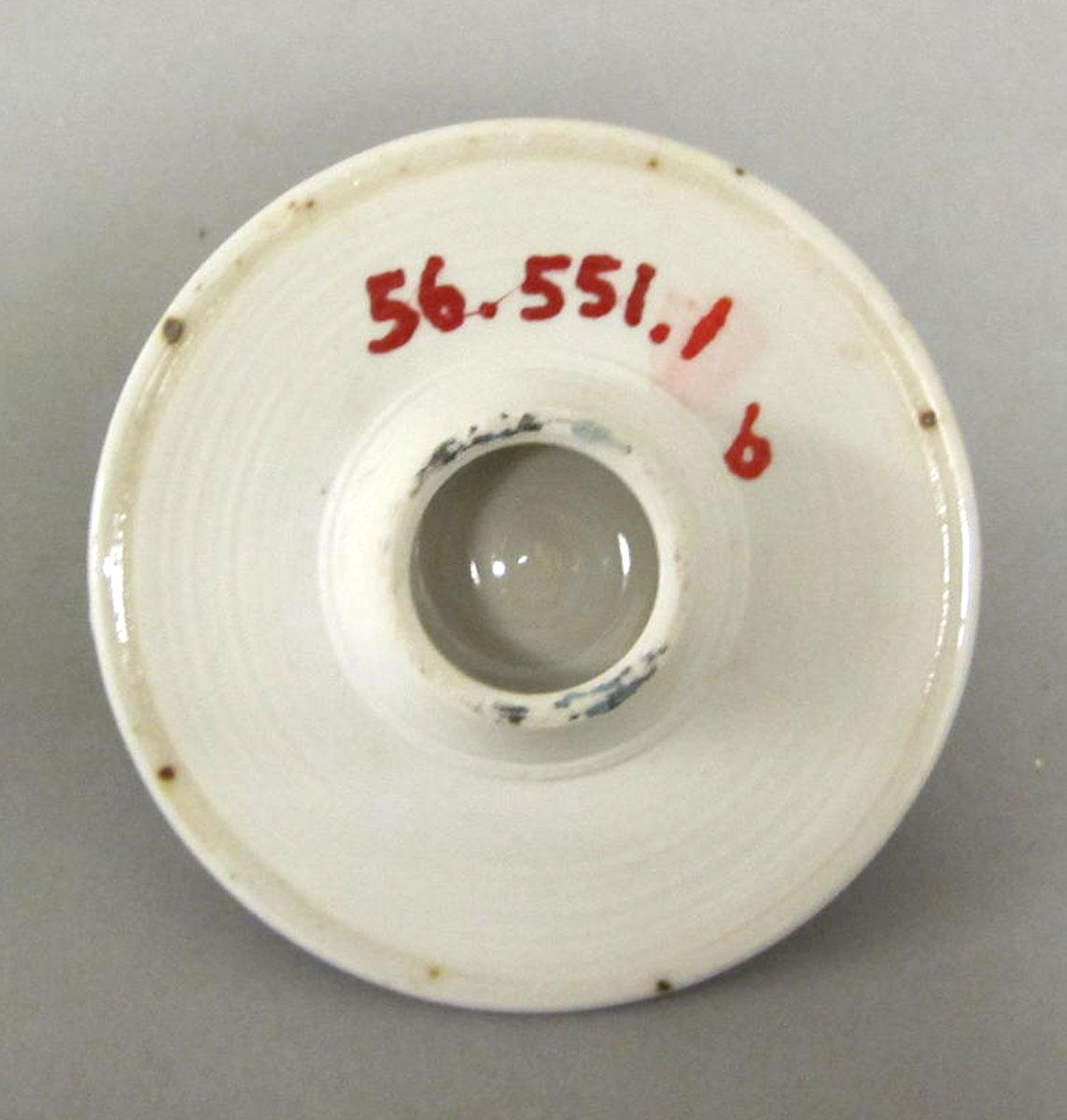 1956.0551.001 B Porcelain garniture vase underside