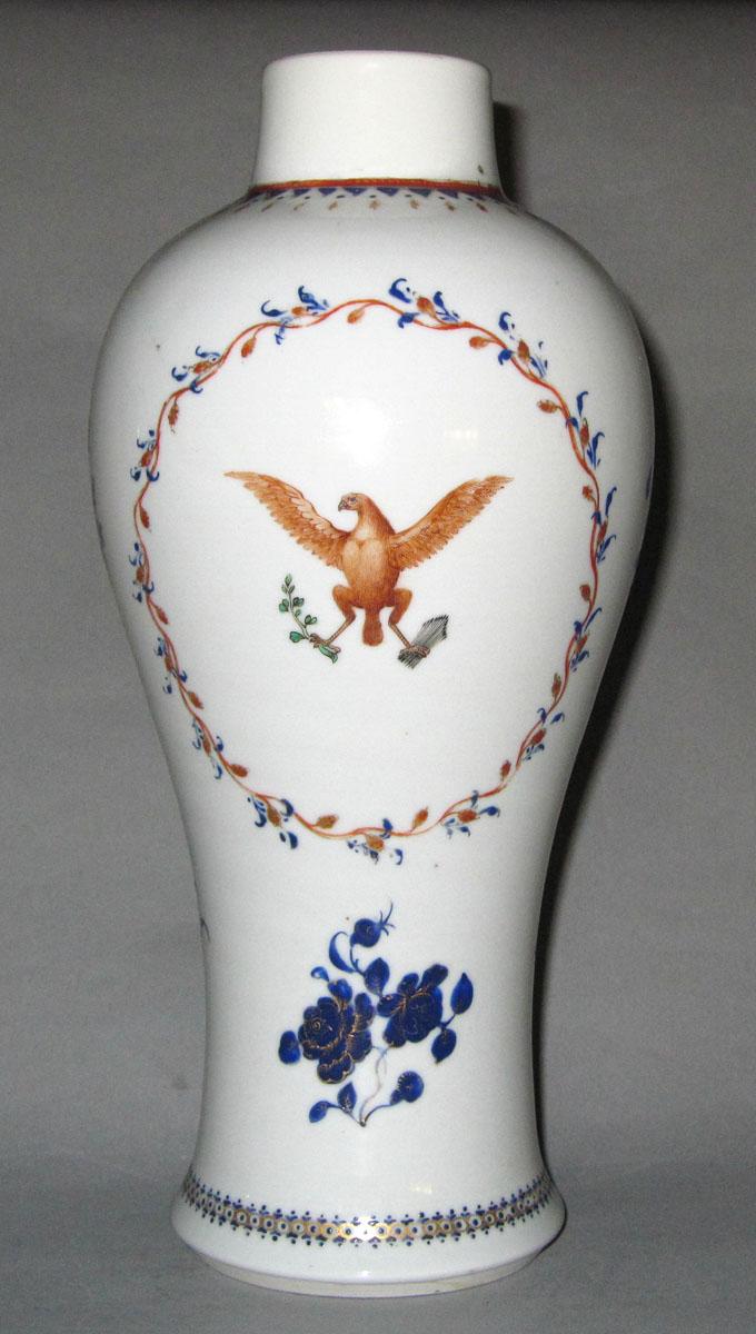 1956.0551.002 A Porcelain garniture vase