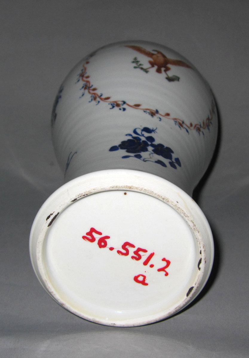 1956.0551.002 A Porcelain garniture vase underside
