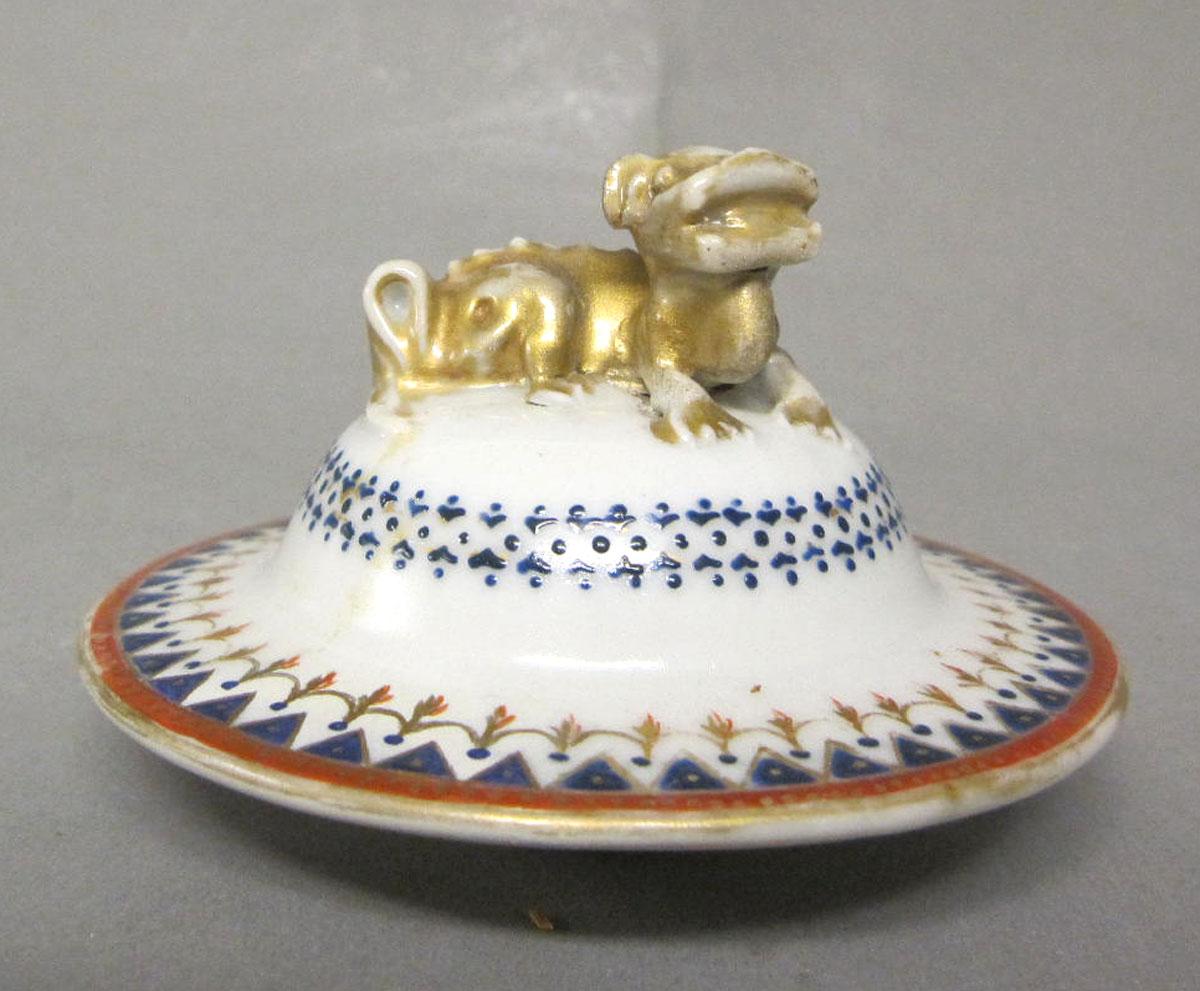 1956.0551.002 B Porcelain garniture vase cover