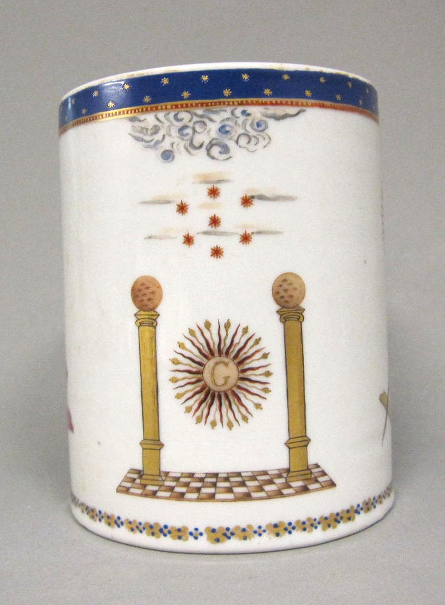 1956.0557 Porcelain mug medallion