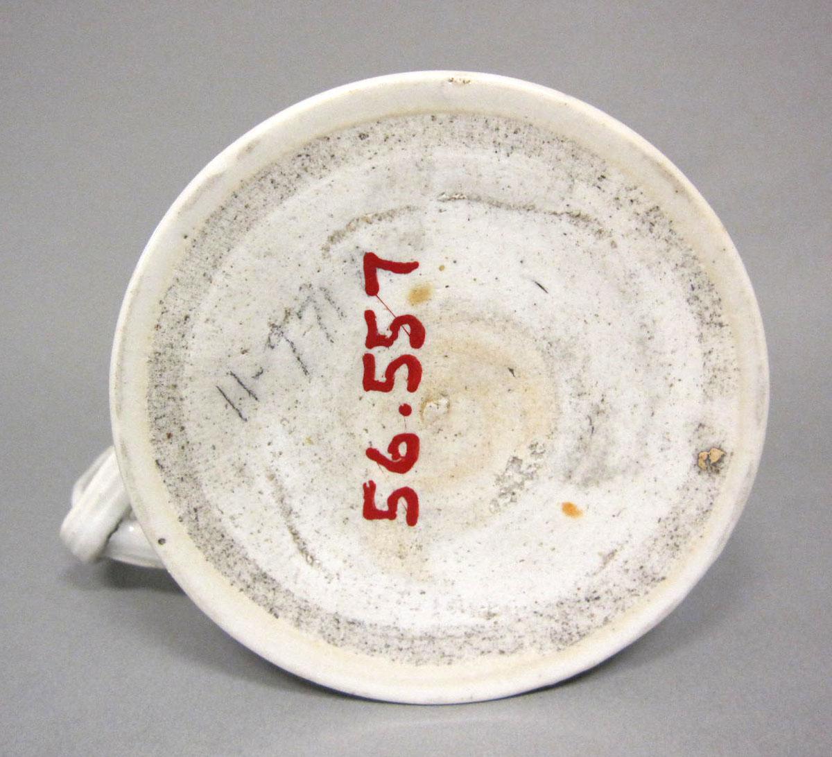 1956.0557 Porcelain mug underside