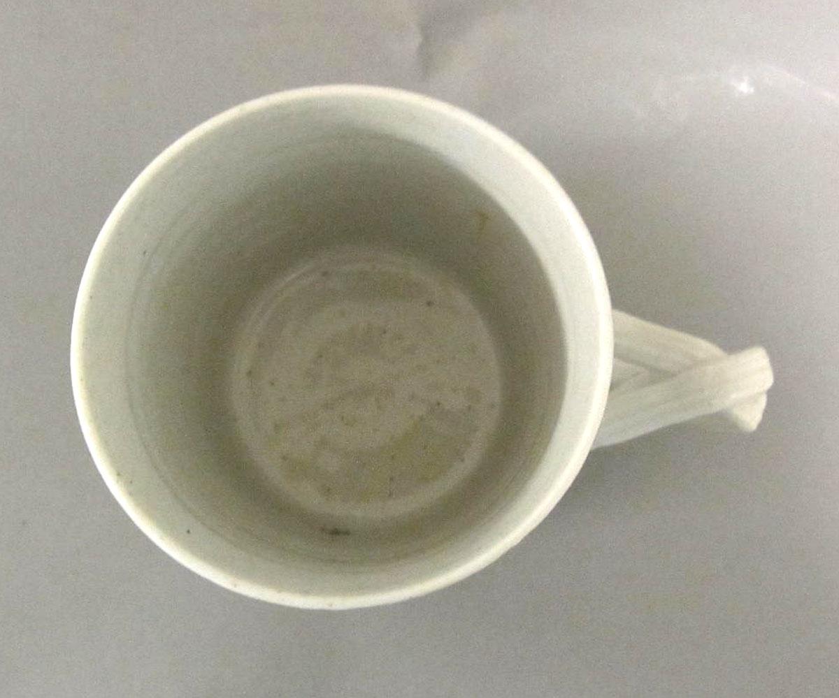 1956.0557 Porcelain mug top