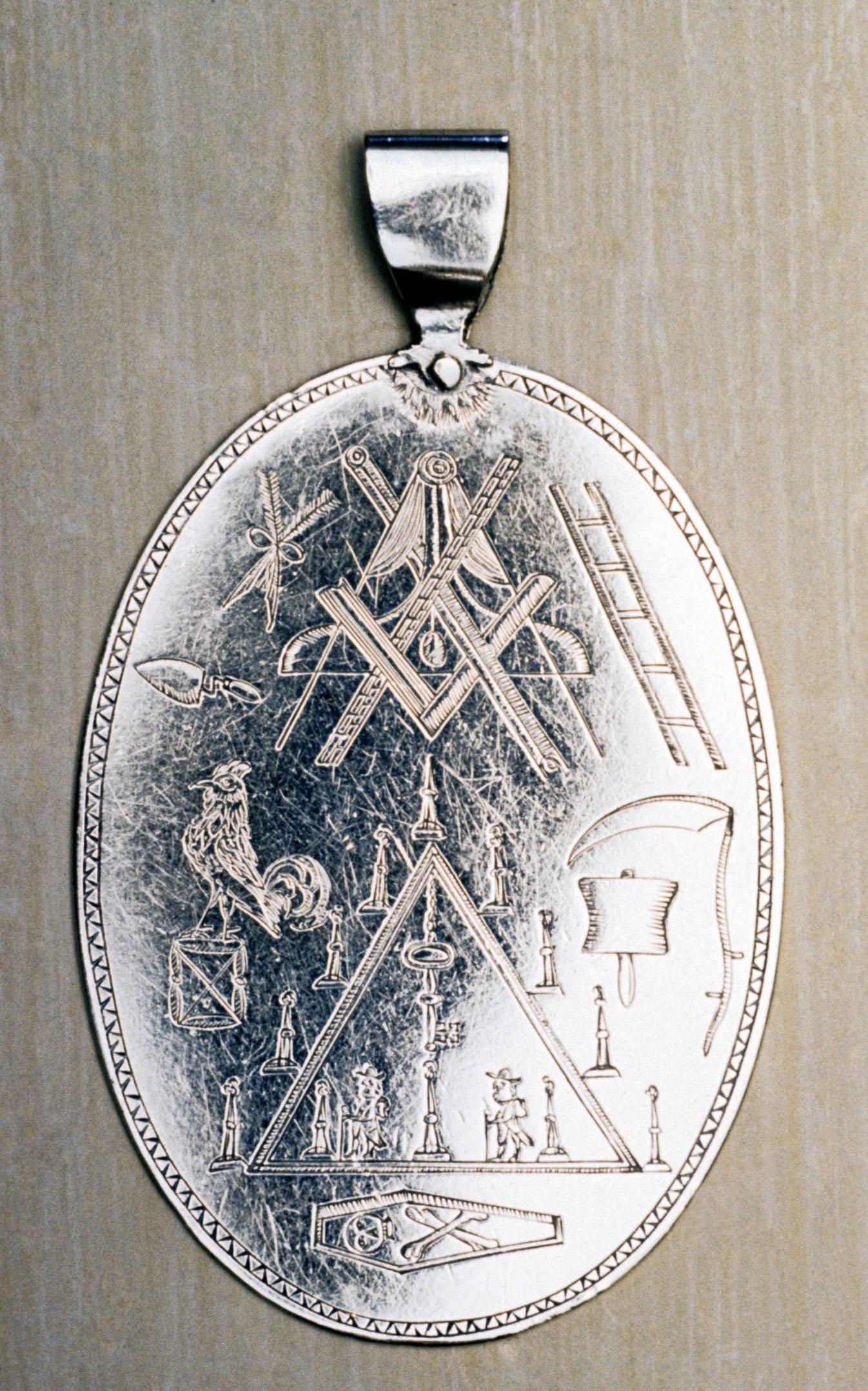1956.0559 Medal, view 3