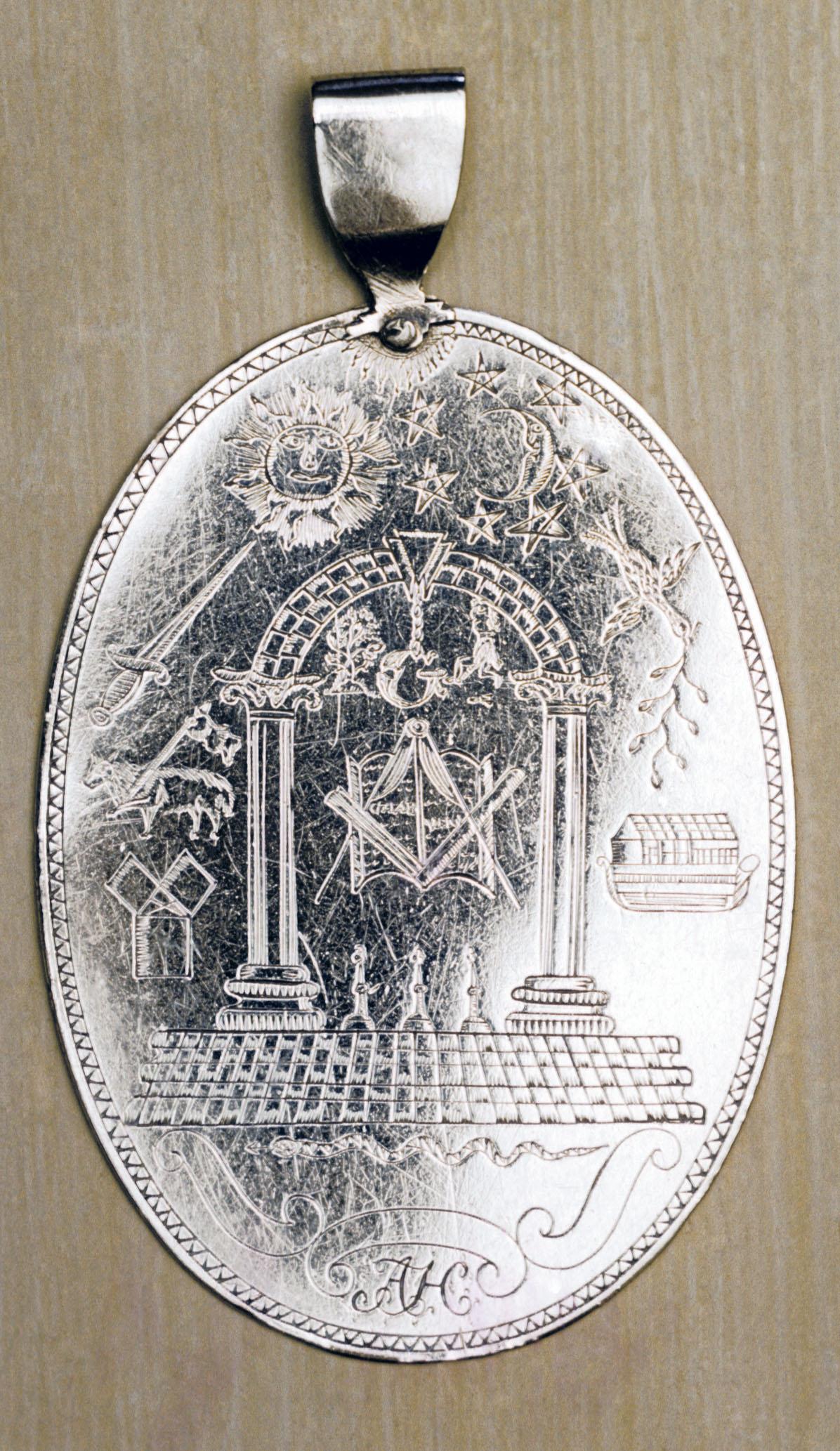 1956.0559 Medal, view 4