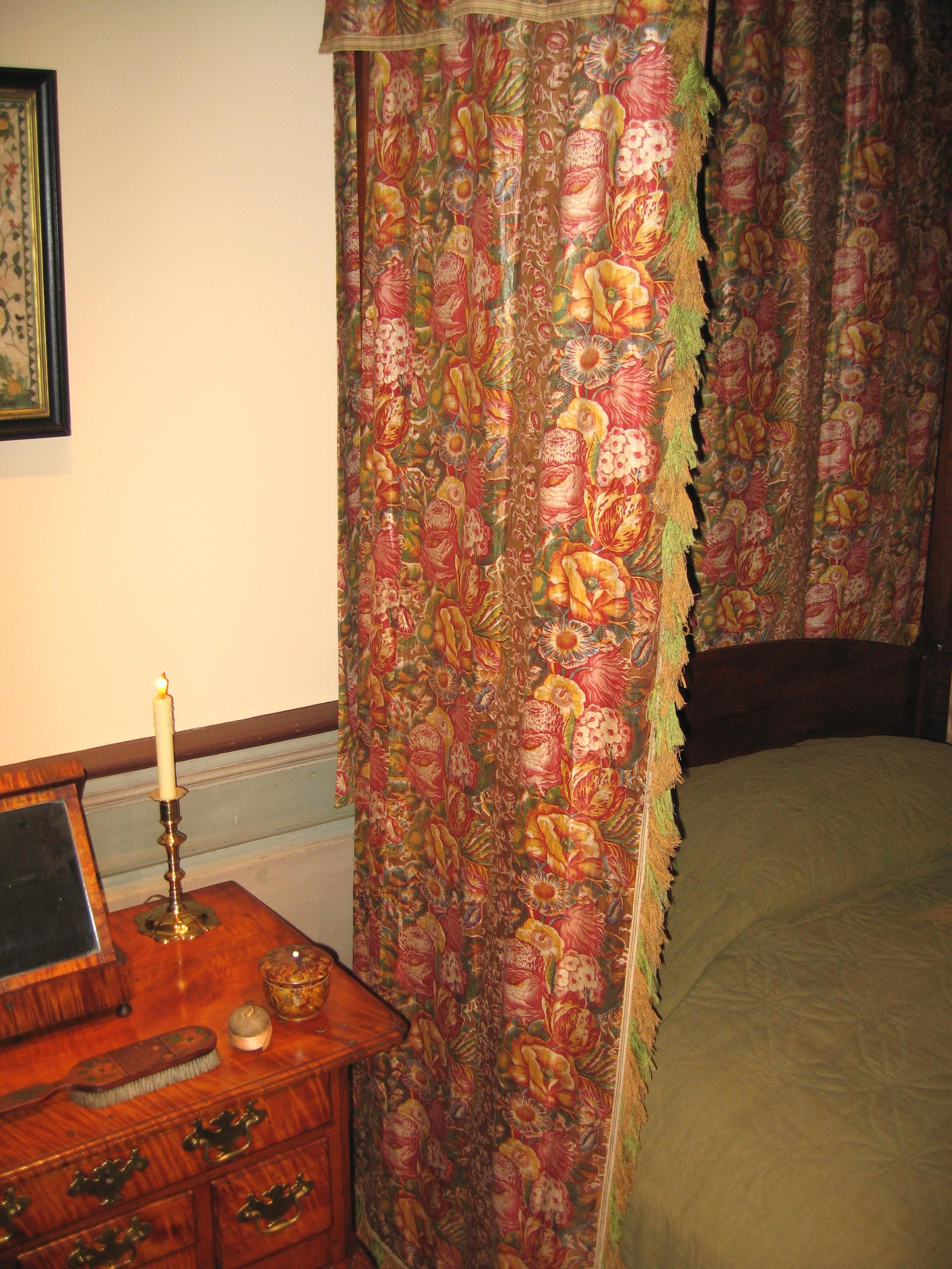 Maple bed L side curtain