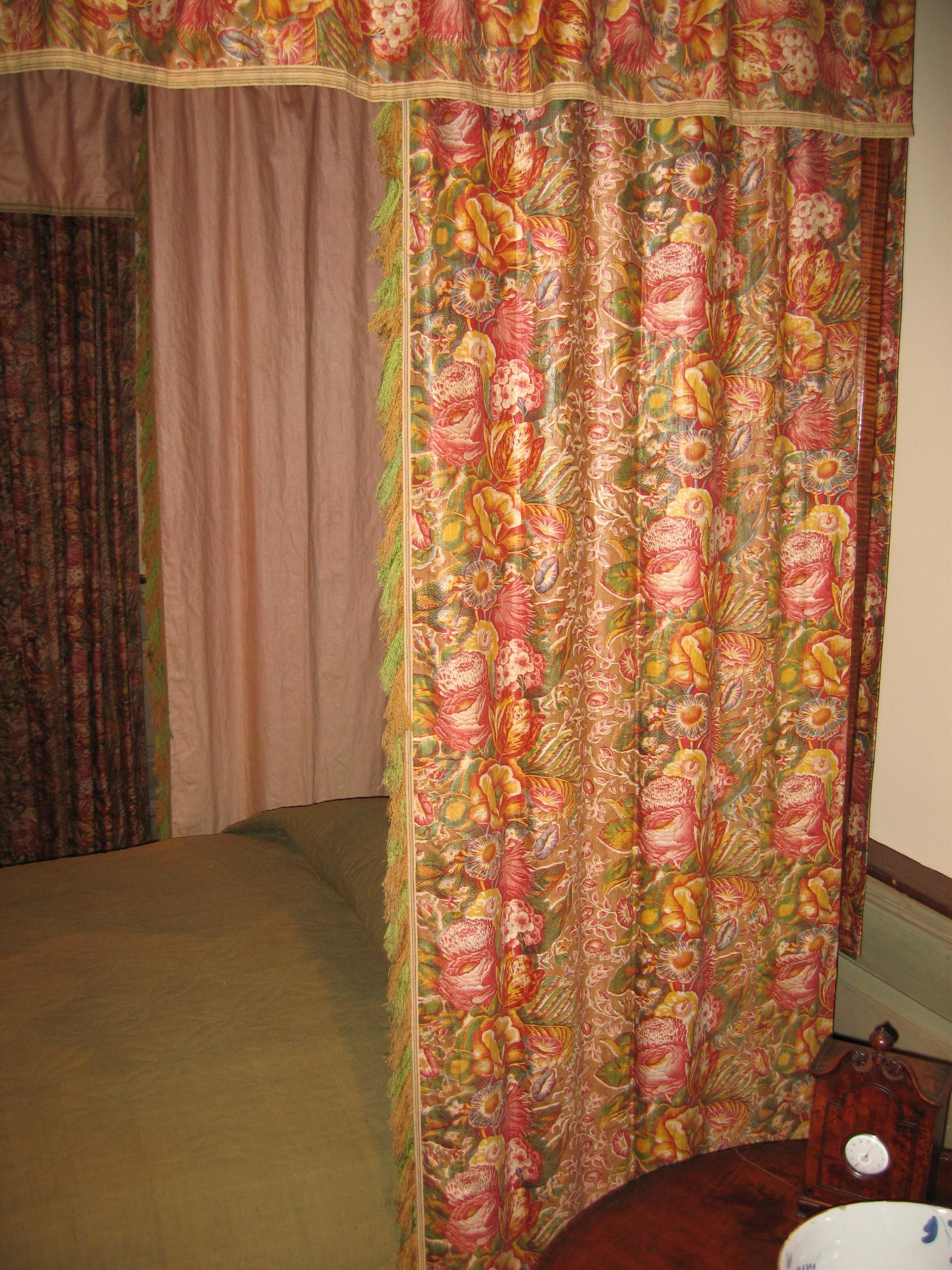 Maple bed R side curtain