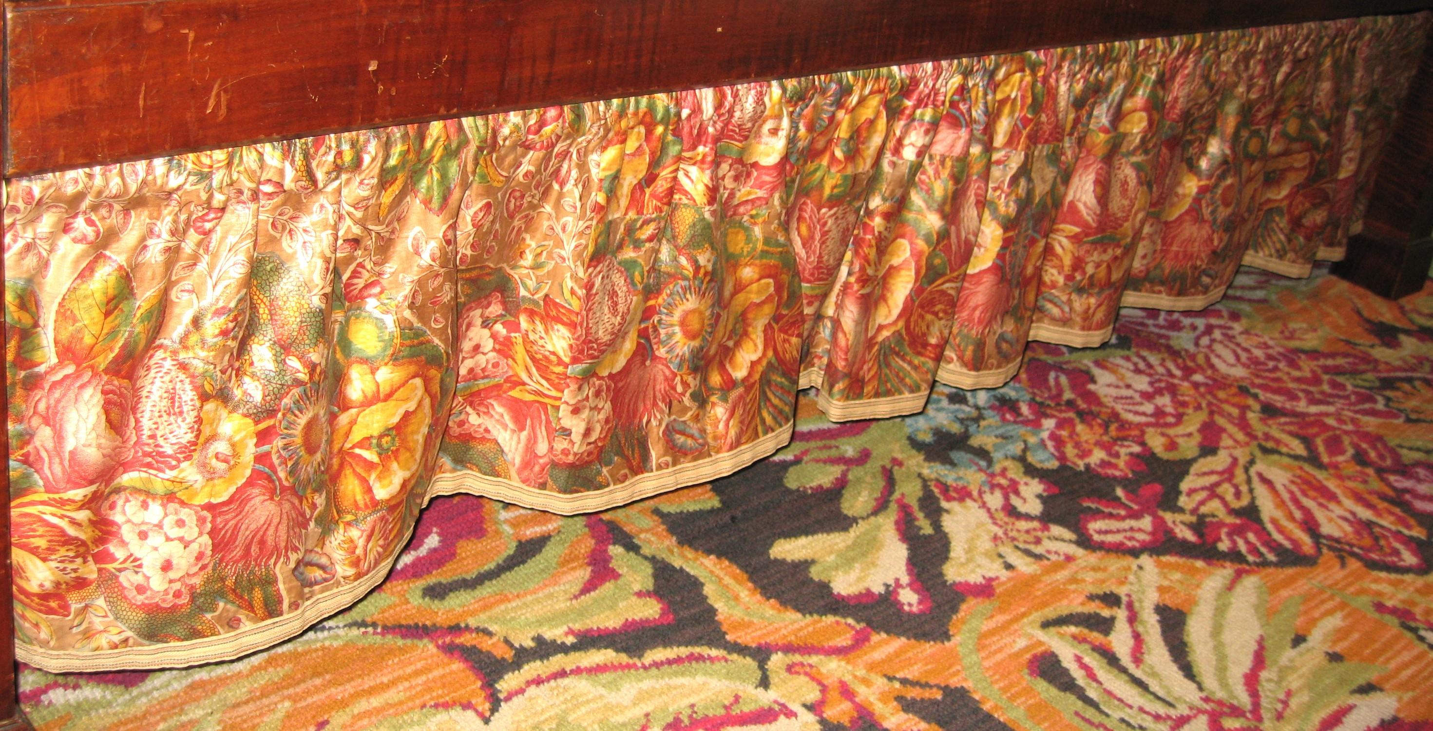 Maple bed R side base valance