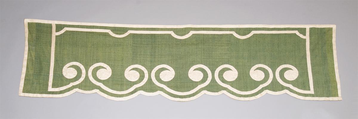 1956.0598  Window hanging, valance