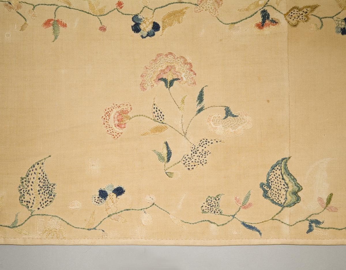 1956.0599.006 Bed hanging, valance detail 2