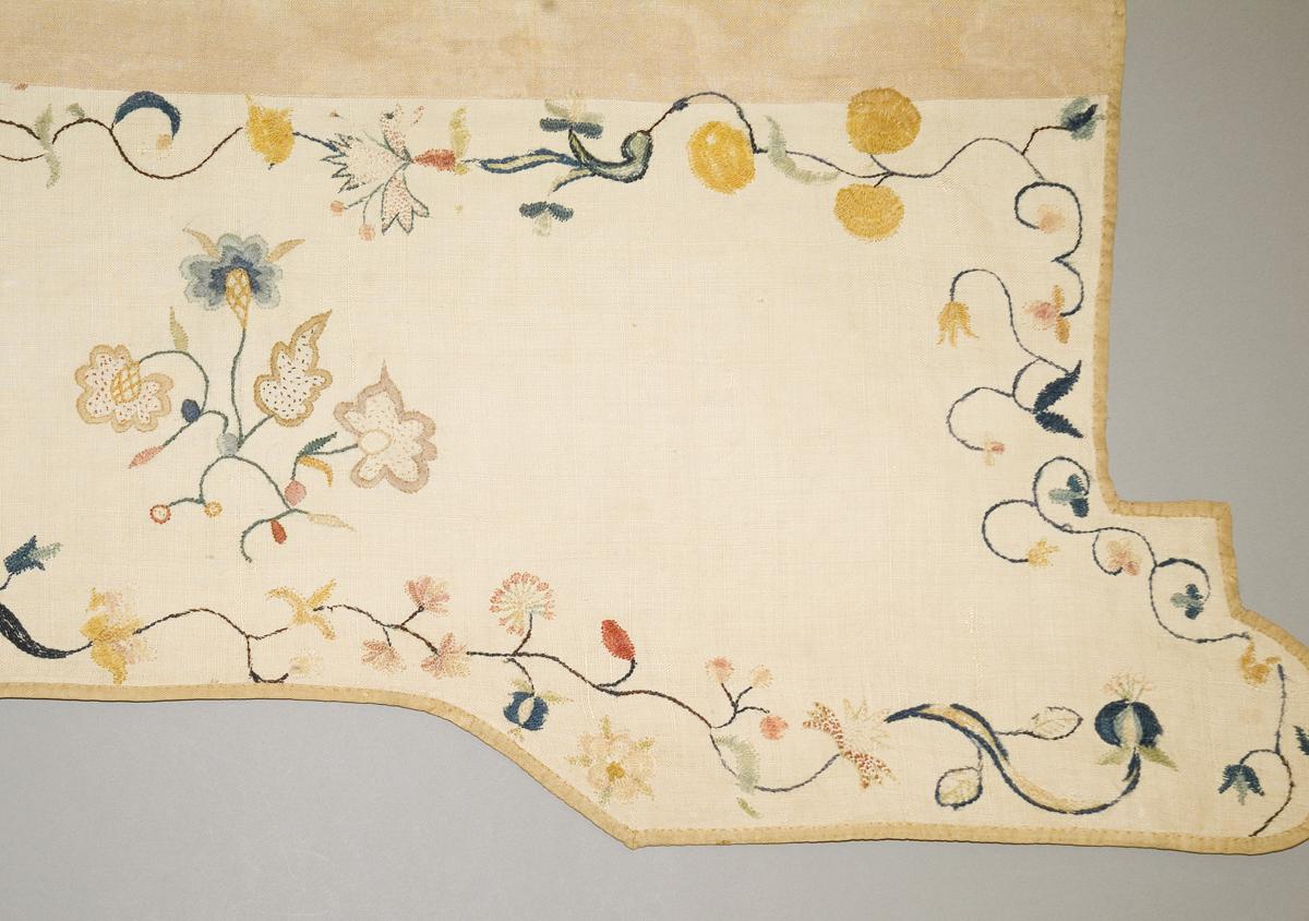 1956.0599.007 Bed hanging, valance detail