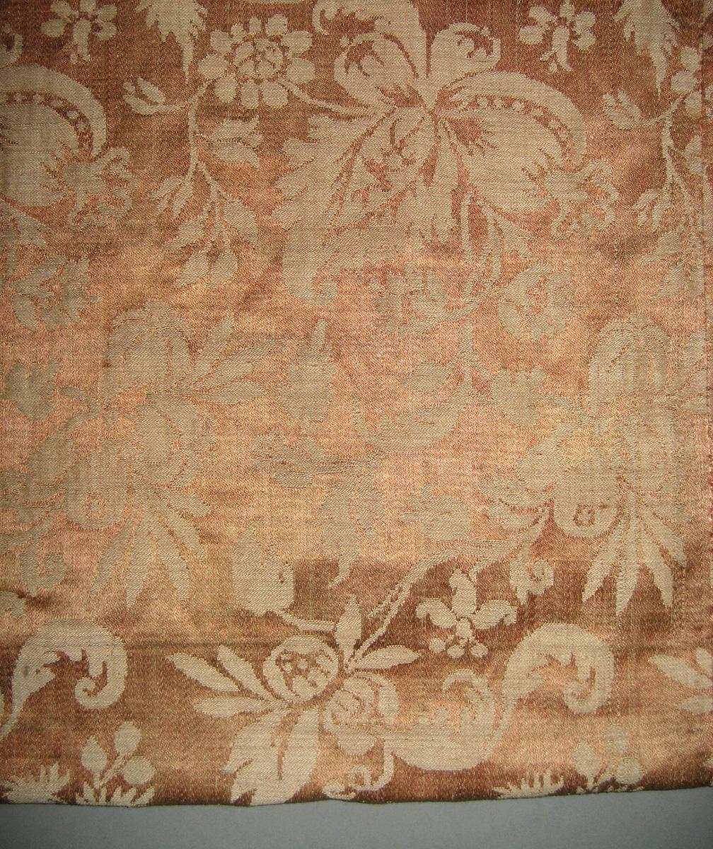 1956.0605 Window hangings fabric detail
