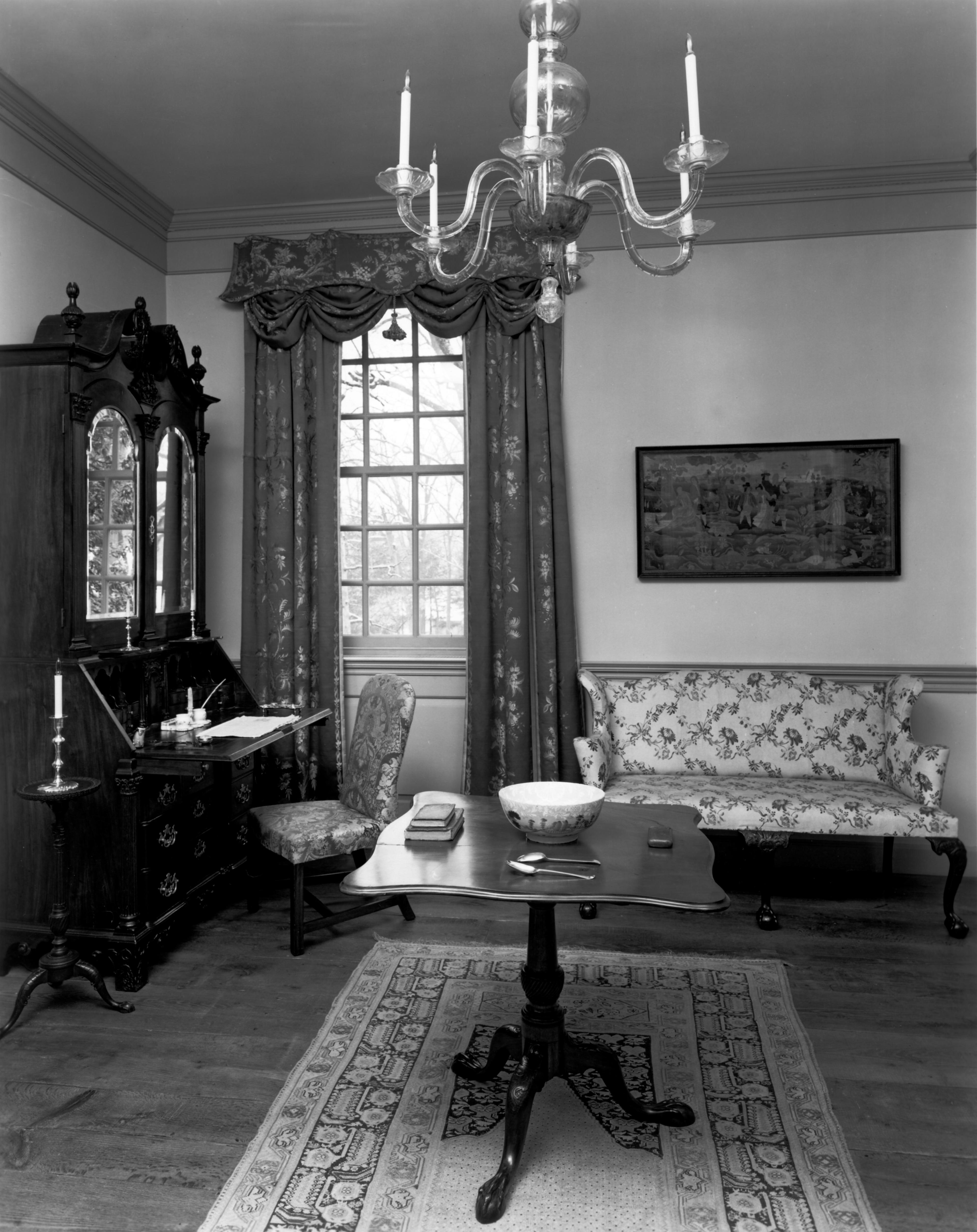 Room-Franklin Walnut Hall bw