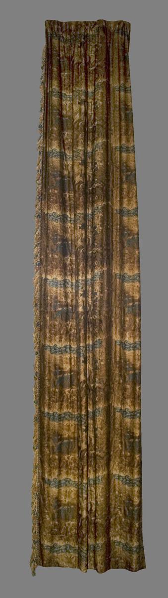 1956.0609 B Window Hanging, Side Curtain