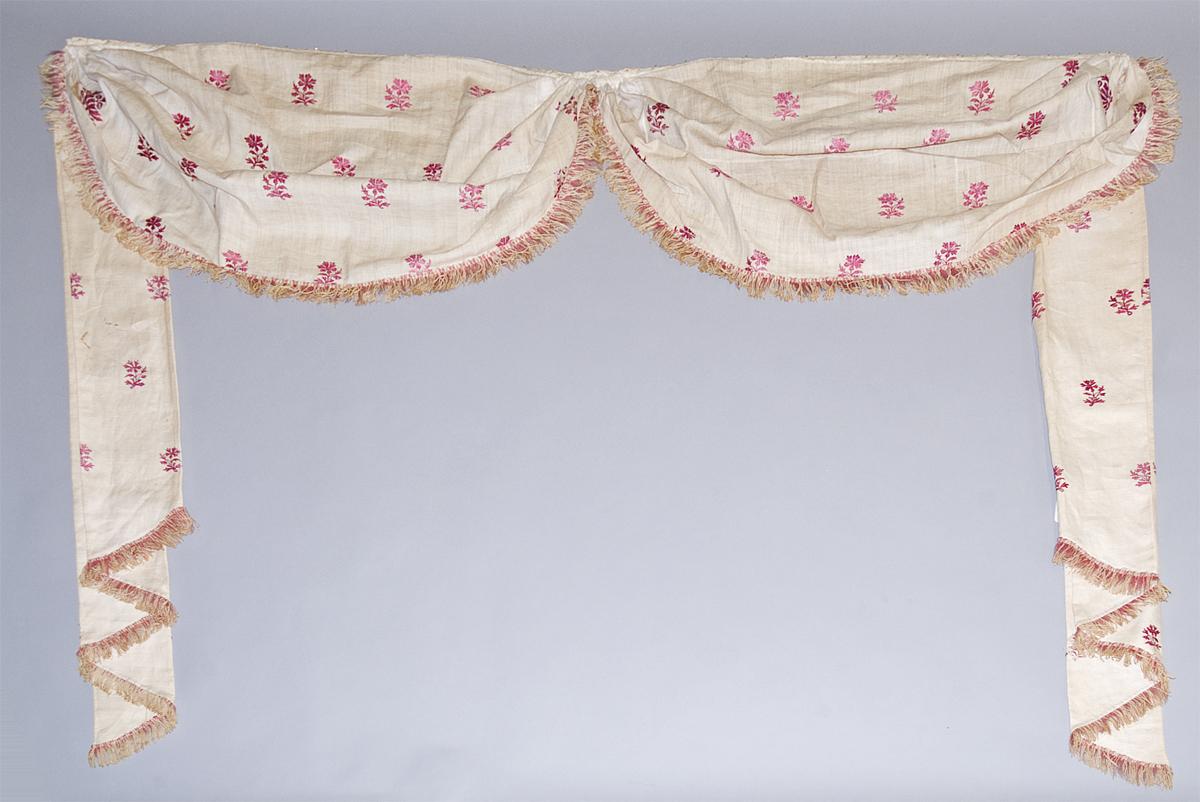1956.0611.2 bed hanging, valance